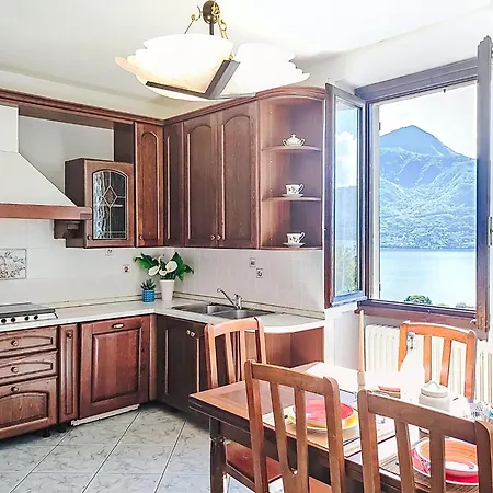 Vakantiehuis Riflessi Del Lario By Interhome Musso